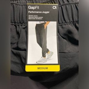 Men's GapFit Active Jogger *Size Medium - Black